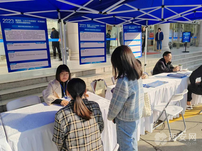 雁塔區人社局舉辦“人社工作進園區”暨公共就業創業服務驛站授牌儀式， 推動公共就業服務深入一線